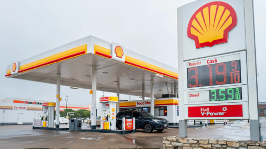 维权投资者埃利奥特在入股英国石油后,便做空其对手壳牌