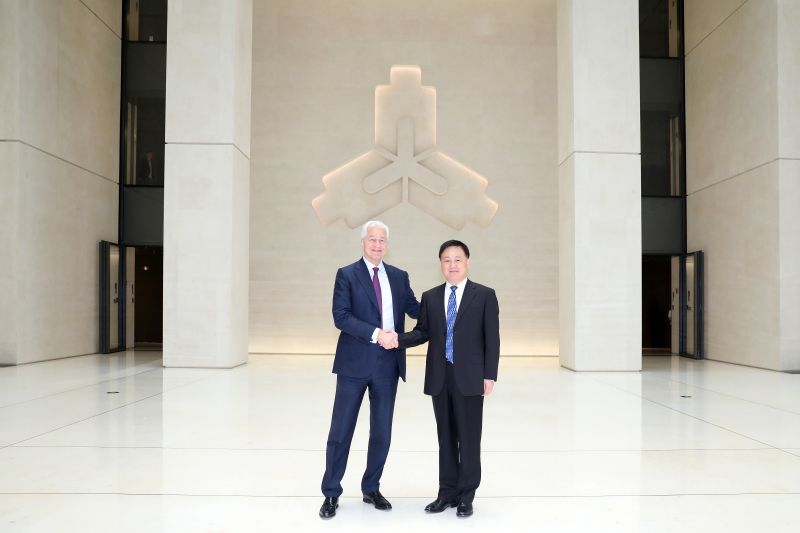 中国人民银行行长潘功胜会见摩根大通集团董事长兼首席执行官杰米·戴蒙